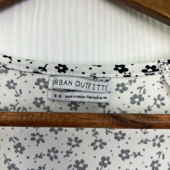 Urban Outfitters - Julia Black And White Floral Ruffle Mini Dress Size Medium - Picture 9 of 10